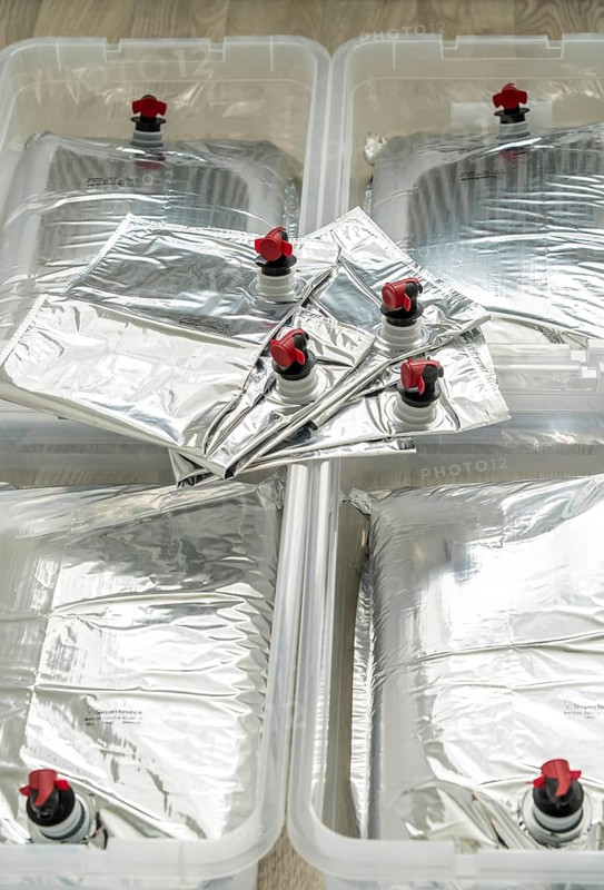 10 litre water bag, for storing drinking water at home, as an emergency reserve in the event of a blackout or similar, lightweight, foldable, reusable bag made of multi-layer film, with tap, for long-term storage of up to one year, recommended 3 litres of drinking water per person, for 10 days of storage