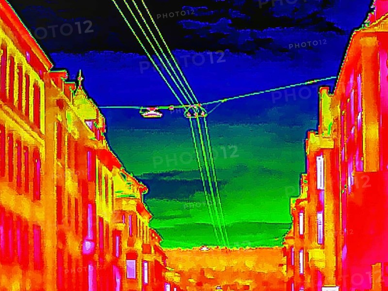 Thermal image or thermography, symbolic photo, interpolated. The photo shows areas of heat loss in a building. Stuttgart, Baden-Württemberg, Germany