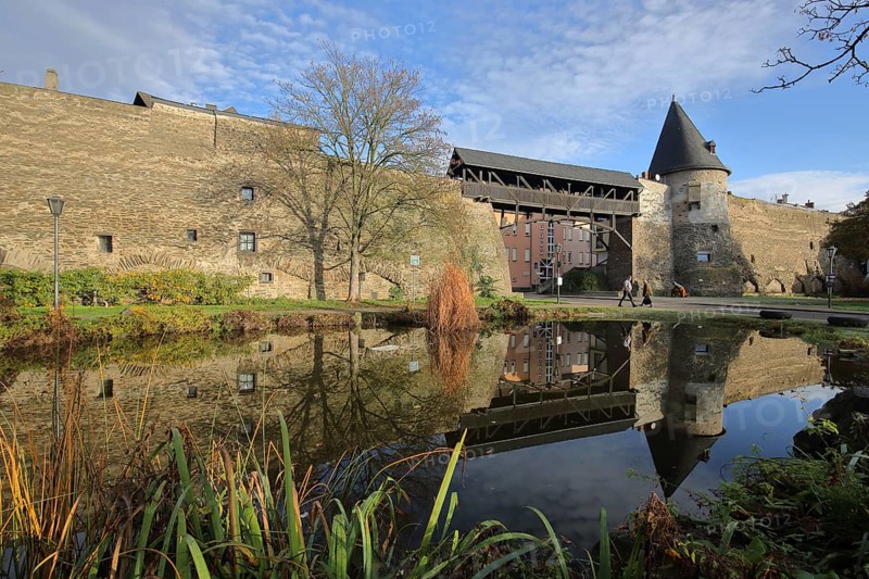 Historic city fortification with Helmswartsturm and wooden bridge and reflection in the pond, defensive defence tower, duck pond, Andernach, Rhineland-Palatinate, Upper Middle Rhine Valley, Germany