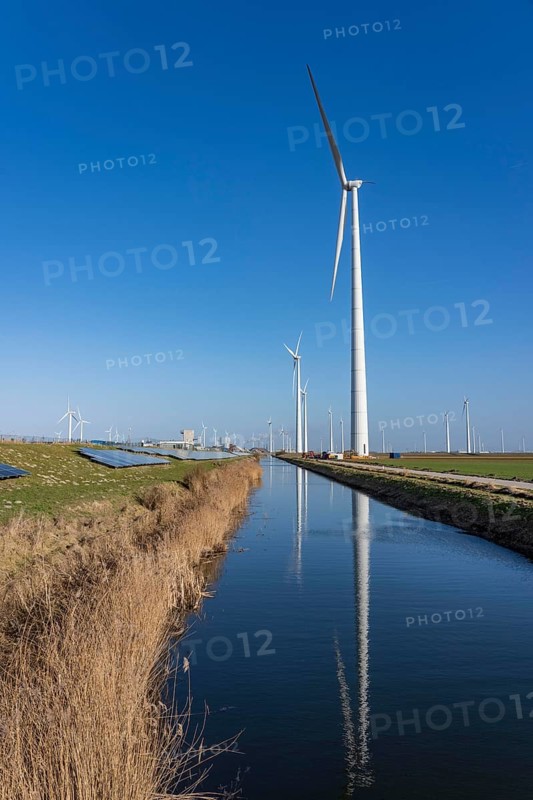 Wind farm on the Slaperdijk dike near Eemshaven, on which dikes are, as a test project, 17000 solar modules installed on a good 5 km, the Netherlands has over 22, 000 km of dyke line, here it is being tested whether such an installation is successful and can be expanded, Groningen, the Netherlands