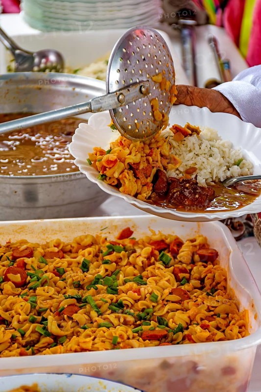 Brazilian food being served in a popular restaurant for the local low-income population., Brasil