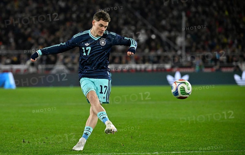 Goal kick Action Goal chance Florian Wirtz GER (17) Football DFB international Germany GER vs Ghana GHA friendly Test match MHPArena, MHP Arena Stuttgart, Baden-Württemberg, Germany