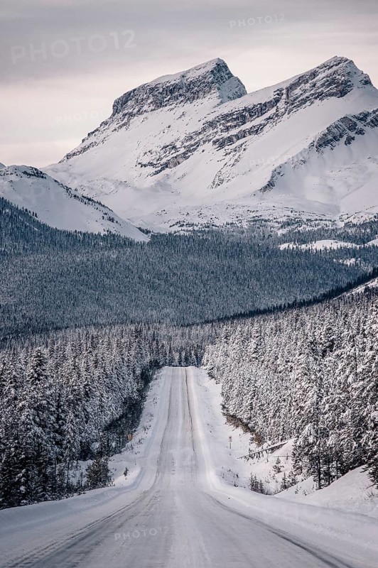 Winter road trip on the Icefields Parkway with lots of snow and ice, Banff National Park, Jasper National Park, Alberta, Canada
