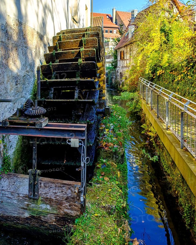 Symbolic image of historical mill wheel and concept of water energy and sustainability, here using the example of the water wheel Stadtmuseum Klostermühle, Bad Urach, Swabian Alb, Baden-Württemberg, Germany