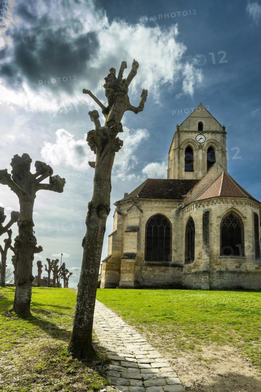 Auvers-sur-Oise. Notre-Dame-de-l'Assomption church painted by Vincent Van Gogh. Val-d'Oise department. Ile-de-France. France. Europe