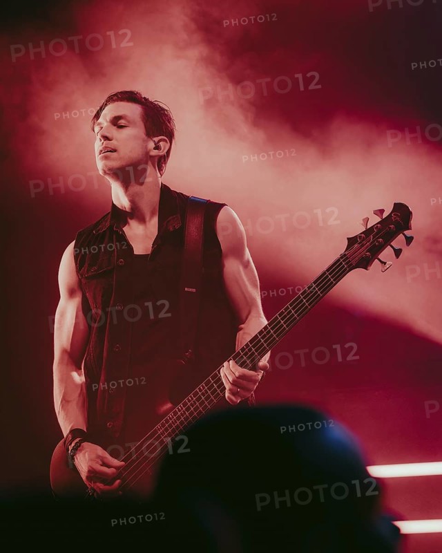 Rupert Keplinger, guitarist of Eisbrecher live on Kaltfront Tour 2025 Tour at the Columbiahalle in Berlin on 15 May 2025