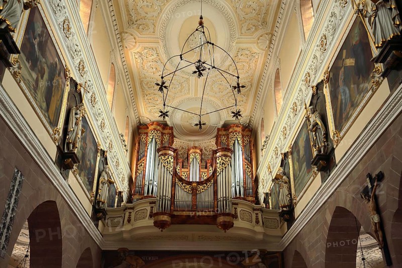 Interior view with organ of the Gothic Münster, Gallery, Münsterplatz, Villingen, Villingen-Schwenningen, Southern Black Forest, Black Forest, Baden-Württemberg, Germany