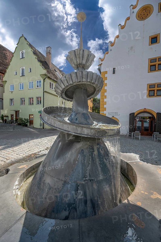 Tändelmarkt fountain, called Dr Oetker fountain, Tändelmarkt, Nördlingen, Bavaria, Germany