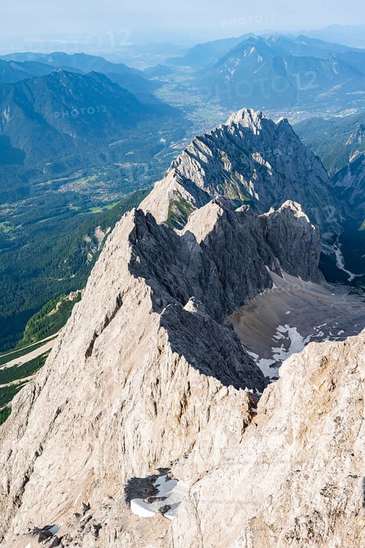Steep rocky ridge, Waxensteinkamm, with summit Waxenstein, view from the summit of the Zugspitze, Wetterstein range, Bavaria, Germany