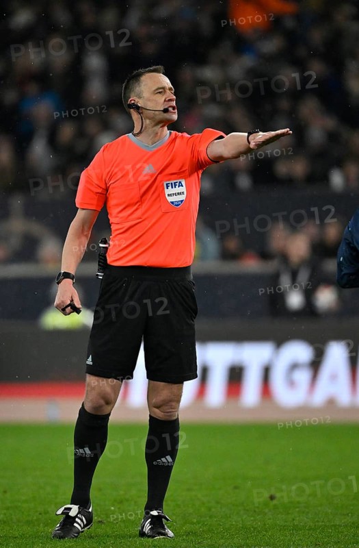 Referee Stuart Attwell gesture gesture soccer DFB international match Germany GER vs Ghana GHA friendly match MHPArena, MHP Arena Stuttgart, Baden-Württemberg, Germany