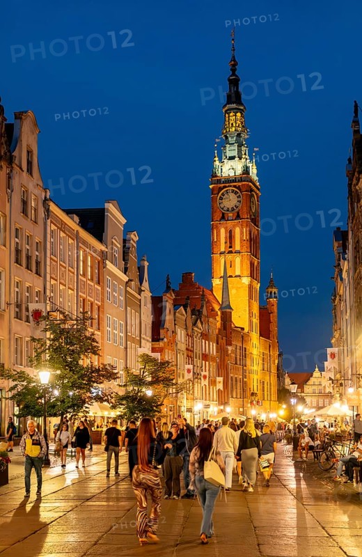 Dluga Street and Ratusz, Main Town Hall by night, Gdansk, Gdansk, Poland