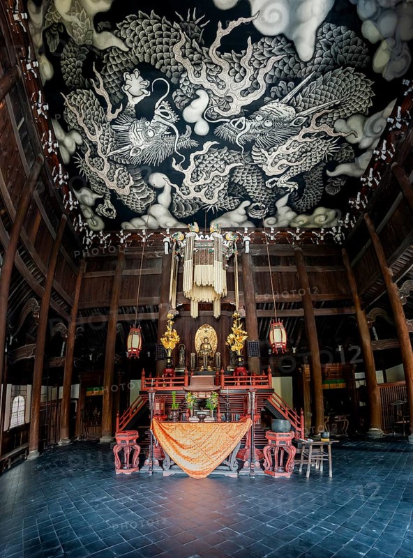 Interior view of Hodo Hall in Kennin-ji Buddhist Temple, Twin Dragon ceiling painting by artist Koizumi Junsaku, Kenninji Temple, Komatsucho, Kyoto, Japan