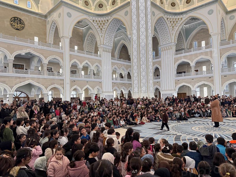 Dozens of Muslim children participate in indoor entertainment event inside a grand mosque during the Eid al-Fitr celebrations celebrated by Muslims in the Middle East and around the world in Gaziantep, Turkey on March 28, 2026, Gaziantep, Turkey