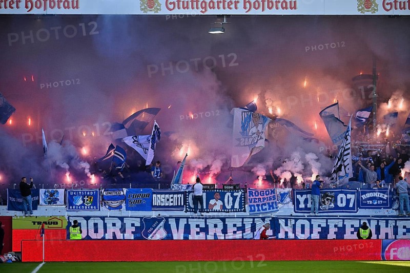 Fan block, fans, fan curve, flags, atmosphere, atmospheric TSG 1899 Hoffenheim Ultras Bengalos, pyrotechnics, pyro, fireworks, soccer Bundesliga, Voith-Arena, Heidenheim, Baden-Württemberg, Germany