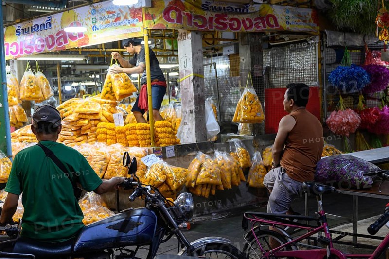 Bangkok, Thailand. March 2rd 2025. Thai workers inside Pak Khlong Talat-Bangkok Flower Market, a busy wholesale market that works 24 hours a day