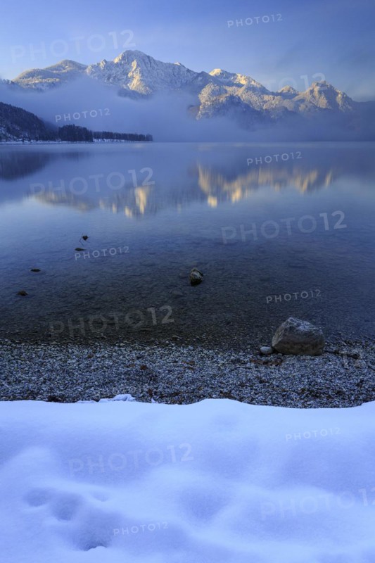 Mountains reflected in lake, morning light, fog, winter, snow, Lake Kochel, Alpine foothills, Bavaria, Germany