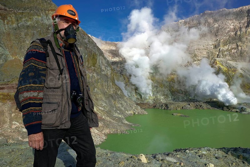 New Zealand, island, White Island, geothermal, gases, volcanism, man with breathing mask, gas mask, New Zealand