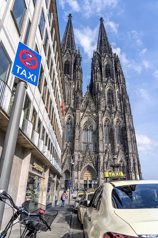Domplatte, Cologne Cathedral, Taxi Stand, Cologne North Rhine-Westphalia, Germany