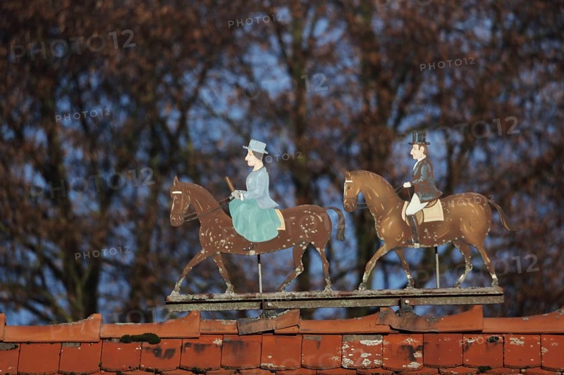 Two historic horsemen, horseback ride, figures, couple, roof ridge, miniature, handicrafts, Rettershof, Taunus, Hesse, Germany