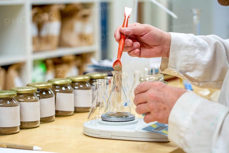 Detailed laboratory analysis assessing substrate quality using sand samples. Features tools and materials essential for accurate scientific evaluation