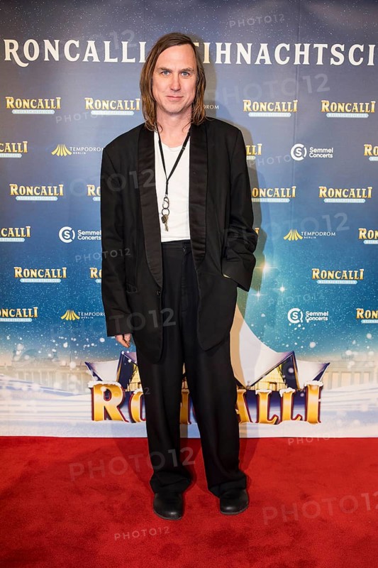 Lars Eidinger at the premiere of the 20th Original Roncalli Weihnachtscircus in Berlin's Tempodrom on 20 December 2024
