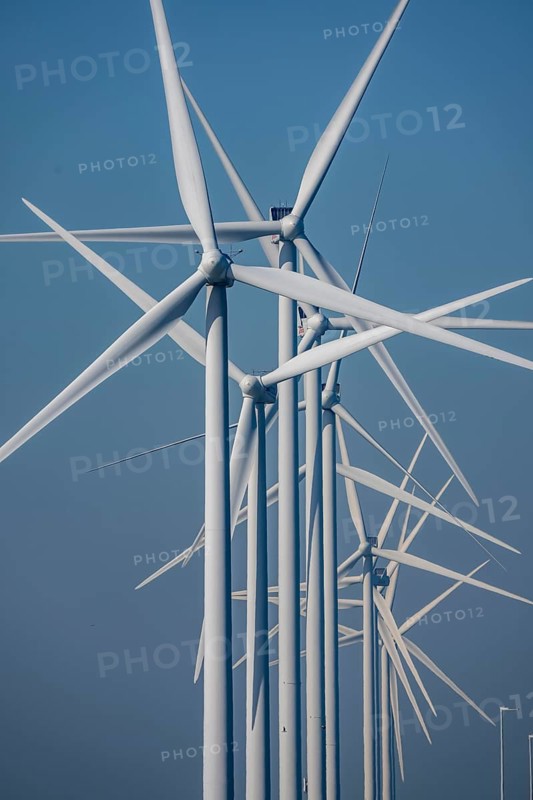 Landtong Rozenburg wind farm, Noordzeeweg, 11 Vestas wind turbines, with an output of 34 MW and an annual result of 117 gigawatts, which corresponds to the consumption of approximately 43, 000 households, on a headland on Nieuwe Waterweg, at Europoort harbour, hub height 130 meters, rotor diameter 26 meters, near Rotterdam, the Netherlands