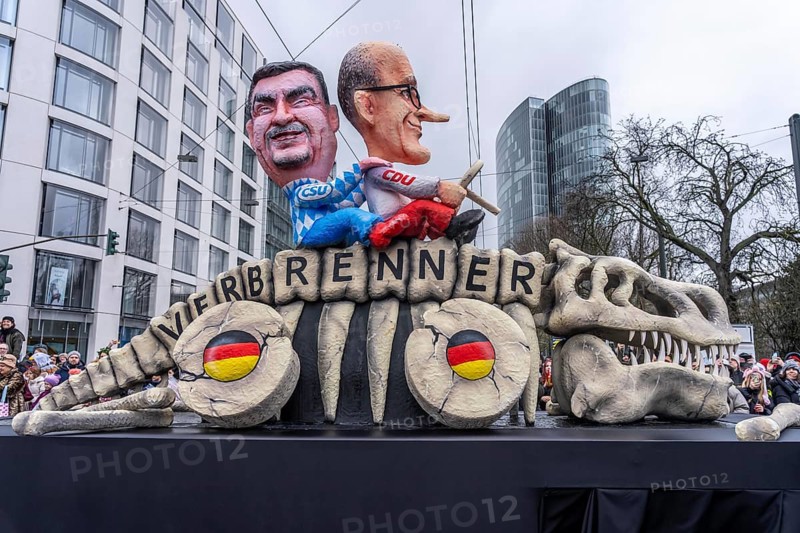 Rose Monday procession in Düsseldorf, theme cars by wagon manufacturer Jacques Tilly, Merz and Söder ride a combustion fossil, fight against an EU-wide combustion stop for vehicles, North Rhine-Westphalia, Germany