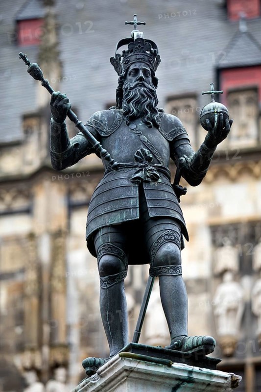Charlemagne Fountain Monument, Charlemagne Fountain in front of the Town Hall, Old Town, Aachen, North Rhine-Westphalia, Germany