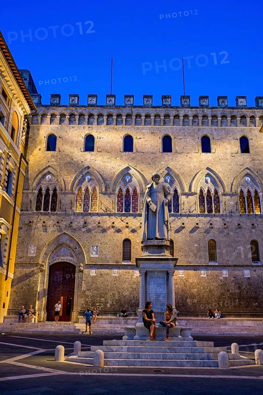 Piazza Salimbeni, Siena, Tuscany, Italy