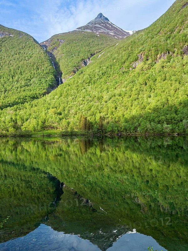 Norangdal valley, lake Lyngstøylvatnet, spring, Norway