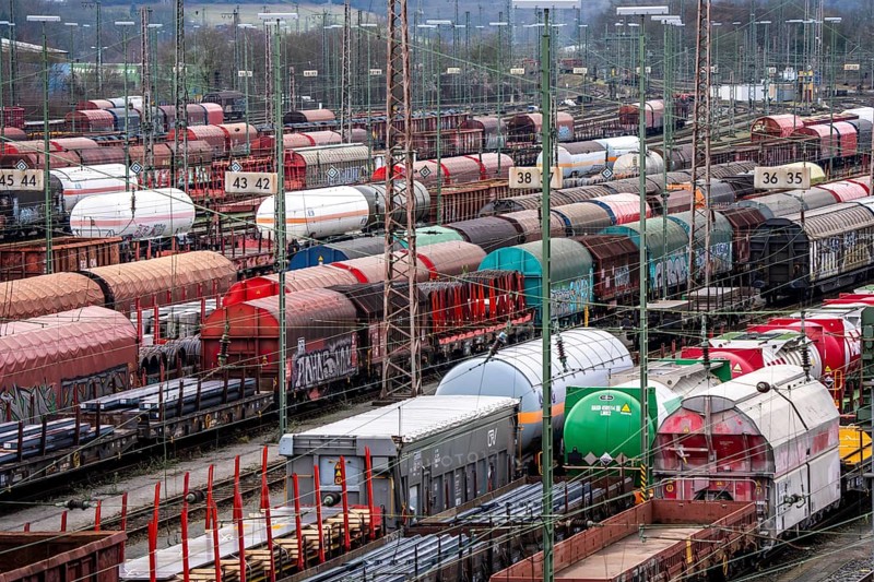 The Hagen-Vorhalle marshalling yard is one of the 9 largest in Germany, it is located on the Wuppertal-Dortmund railway line and has 40 directional tracks on which freight trains of all types are assembled, North Rhine-Westphalia, Germany