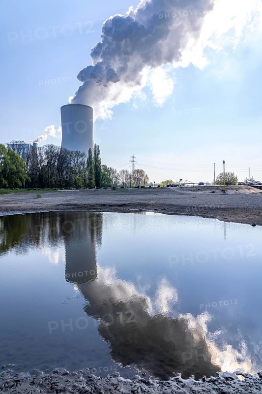 Low water level on the Rhine, after the driest and warmest March since weather records began, the banks are dry, shipping can only navigate with reduced cargo and speed, Duisburg-Walsum, cooling tower of the STEAG Walsum cogeneration plant, North Rhine-Westphalia, Germany