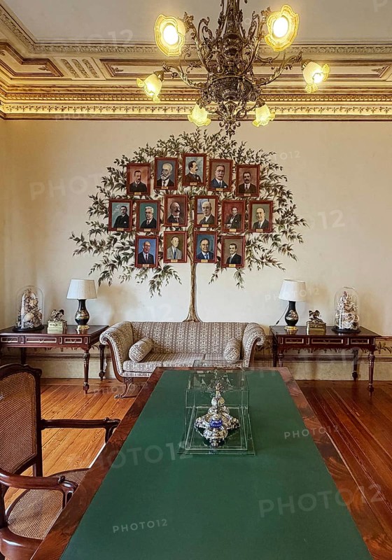 Palácio da Bolsa, stock exchange in neoclassical style with a family tree of the portraits of the presidents of the Portuguese Chamber of Commerce, Porto, Portugal