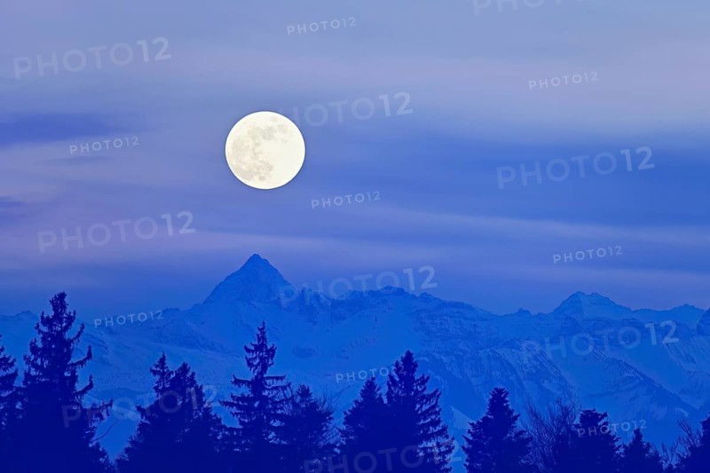 Full moon over the snow-covered Ritzlihorn, Freiamt, Horben, Lindenberg, Aargau Canton, Switzerland