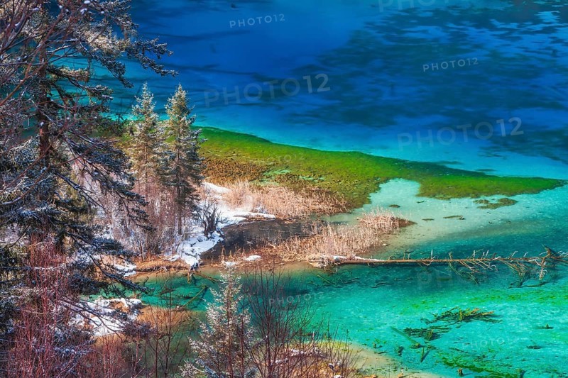 Jiuzhaigou, Sichuan, China – a UNESCO World Heritage nature reserve in the Min Mountains of northern Sichuan, featuring multi-level waterfalls, colorful lakes, snow-capped peaks, and diverse forest ecosystems across elevations of 2, 000–4, 500 meters