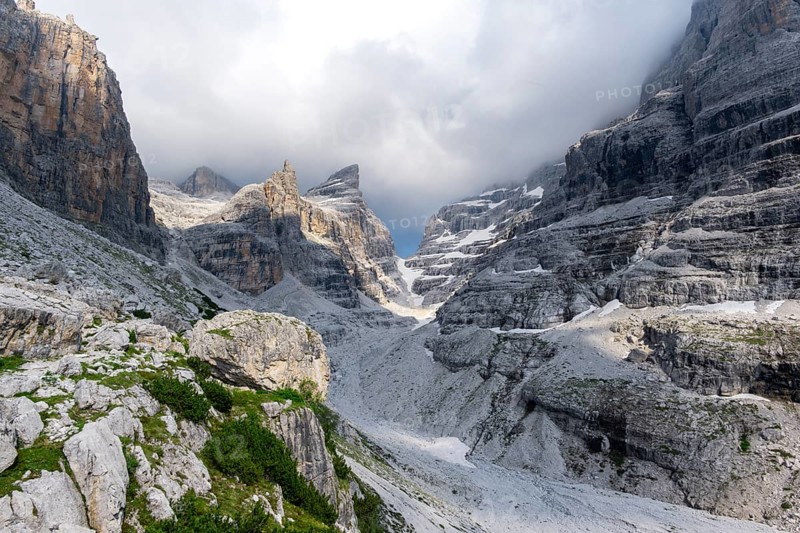 Mountain valley, Castelletto Superiore and Cima Sella peaks, back Scharte Bocca di Tuckett, dramatic atmosphere in the Brenta Mountains, Brenta, Brenta-Adamello Natural Park, Trentino, Italy
