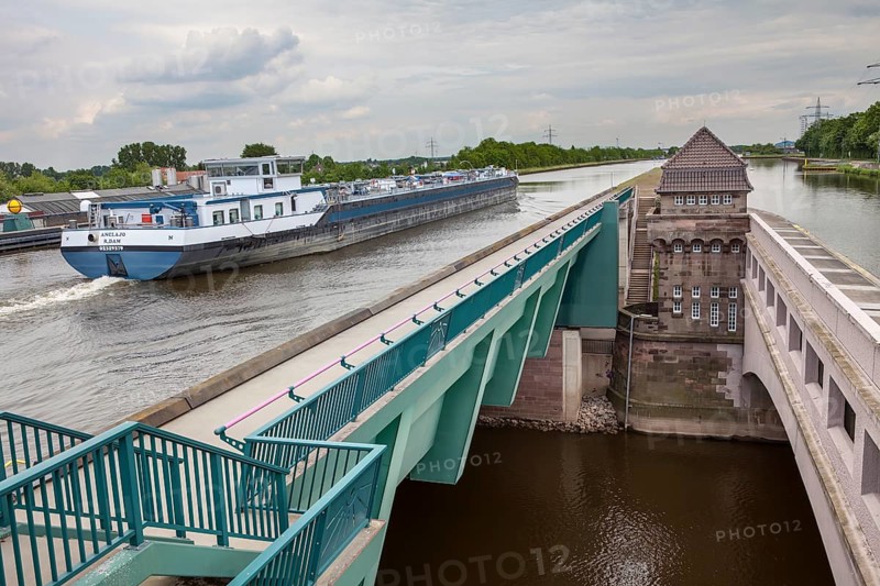 The old and new canal bridge, Minden Aqueduct, Minden, North Rhine-Westphalia, Germany