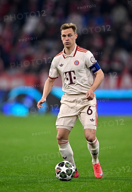 Joshua Kimmich FC Bayern Munich FCB (06) Action on the ball Champions League, Allianz Arena, Munich, Bayern, Germany