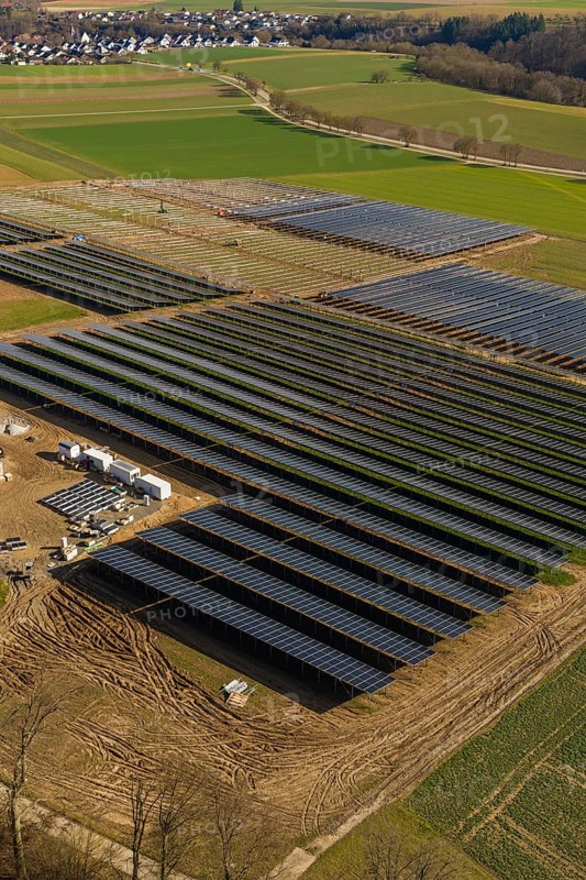 Extensive photovoltaic system with surrounding fields and a remote village, Agri PV Bau für Landwirtschaft, Enzkreis, Germany