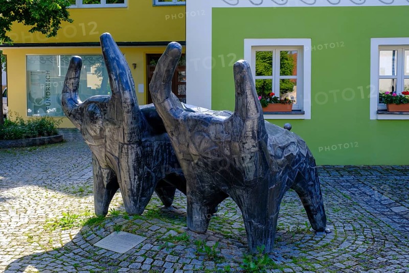 Bronze figures in front of the Pre- and Early History Museum, Museum Fundreich, market square, Thalmässing, Altmühltal nature park Park, Middle Franconia, Franconia, Bavaria, Germany