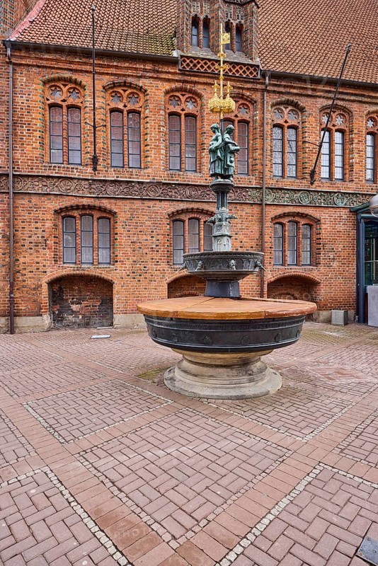 Hase fountain, market fountain, fountain, brick building, facade, square, Am Markte, Hanover, state capital, Hanover region, Lower Saxony, Germany