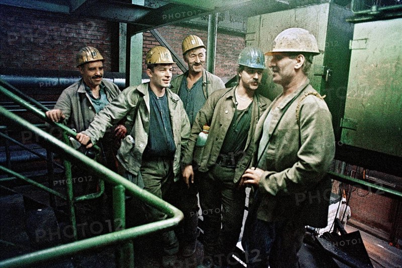 Herten, DEU, 31.03.1995 - Miners from the Ruhrkohle Ewald coal mine worked underground in coal seam. The mine was discontinued in 2000, Herten, Germany