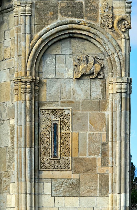 Ornamented window and relief sculpture of a bird of prey on the east façade of the cross-domed church of Samtavisi, Samtavisi, Inner Kartlia, Georgia