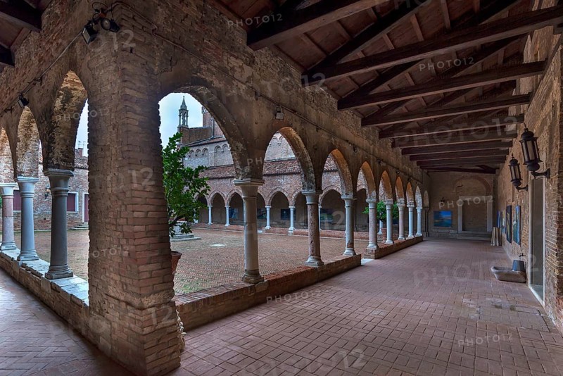 Gothic cloister of the Madonna dell'Orto parish church, around 1400, Venice, Veneto, Italy
