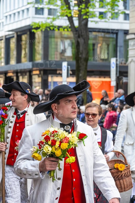 Parade of historically costumed guild members, Riesbach Guild, Sechseläuten or Sächsilüüte, Zurich Spring Festival, Zurich, Switzerland