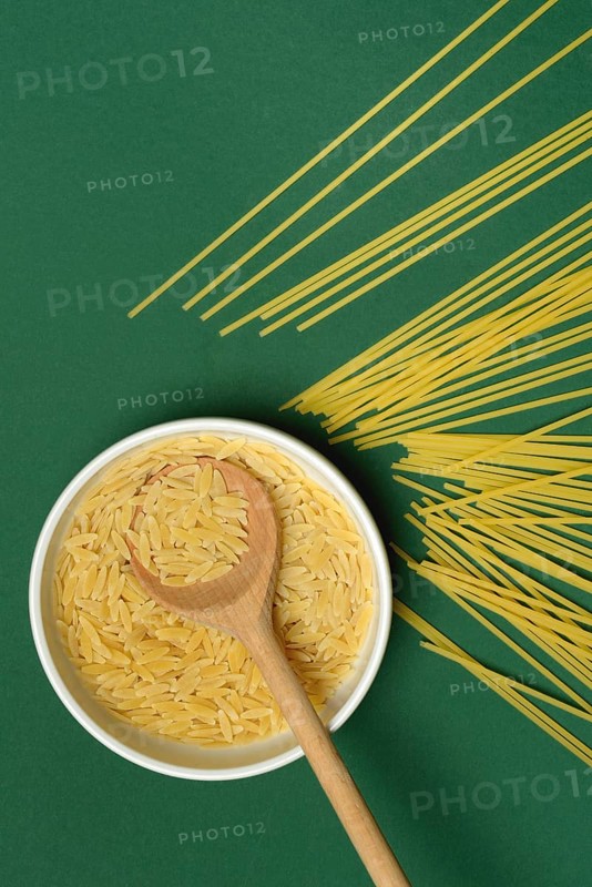 Semi di orzo in shell, pasta variety in the form of cereal grains and spaghetti