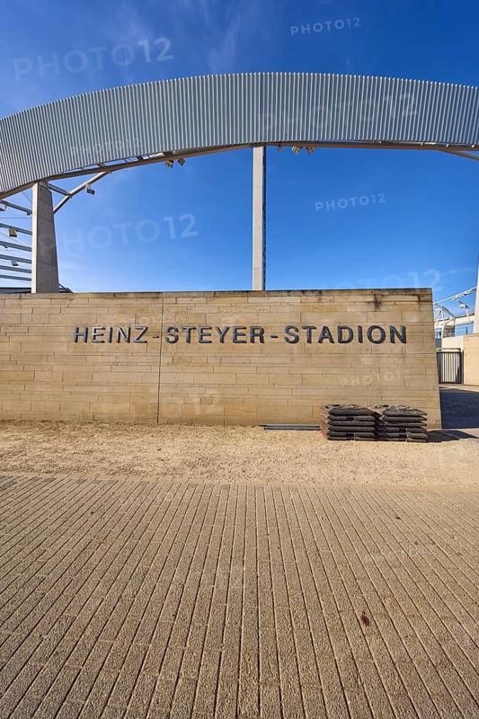 Heinz-Steyer-Stadion, stadium, side entrance, concrete building, roof construction, deep blue sky with cirrostratus clouds, Ostra-Sportpark, Weißeritzstraße, Dresden, state capital, independent city, Saxony, Germany