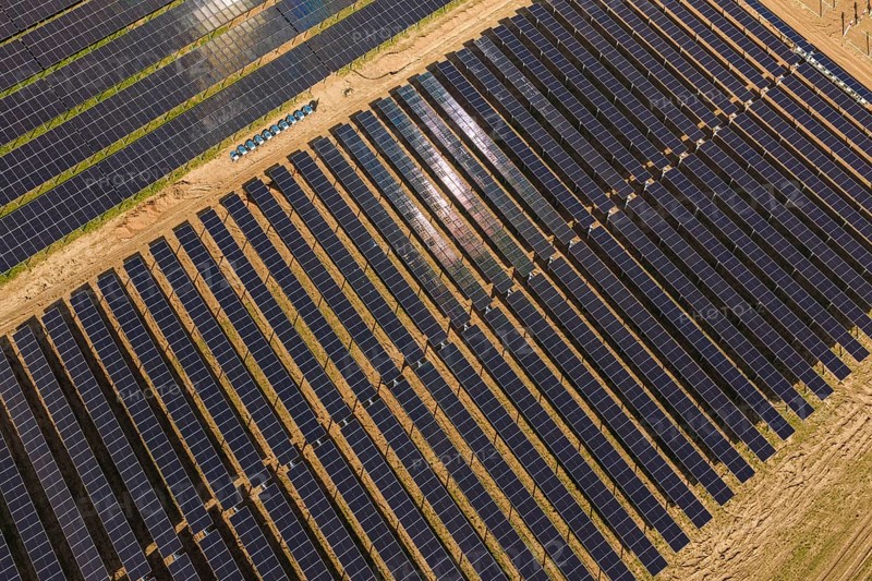 Densely staggered rows of solar panels evenly arranged in a field, Agri PV Bau für Landwirtschaft, Enzkreis, Germany