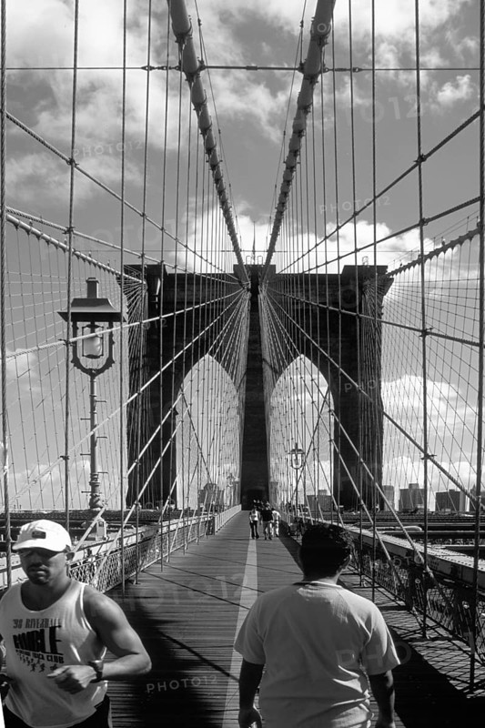 Jogger on the Brooklyn Bridge, New York City, USA