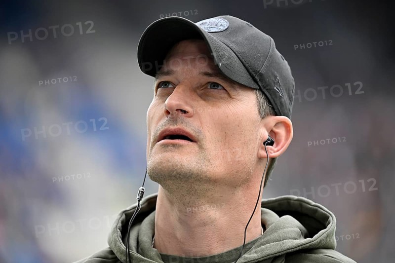 Coach coach Alexander Blessin FC St. Pauli portrait looking up soccer Bundesliga, PreZero Arena, Sinsheim, Baden-Württemberg, Germany